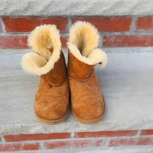 UGG Australia S/N Bailey Button Sheepskin Boots USA Size 2
